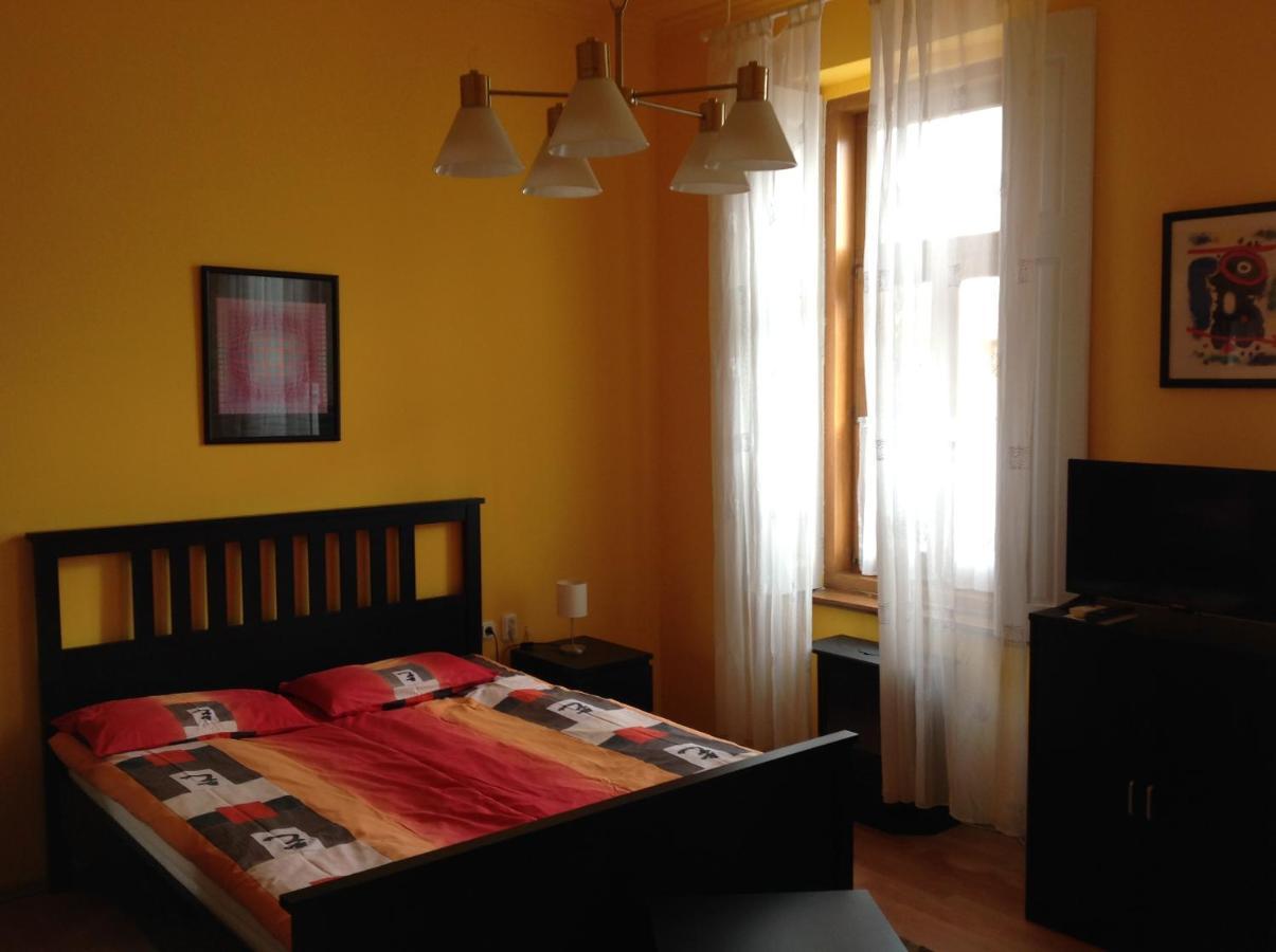 King Apartman Sarvar Exterior photo